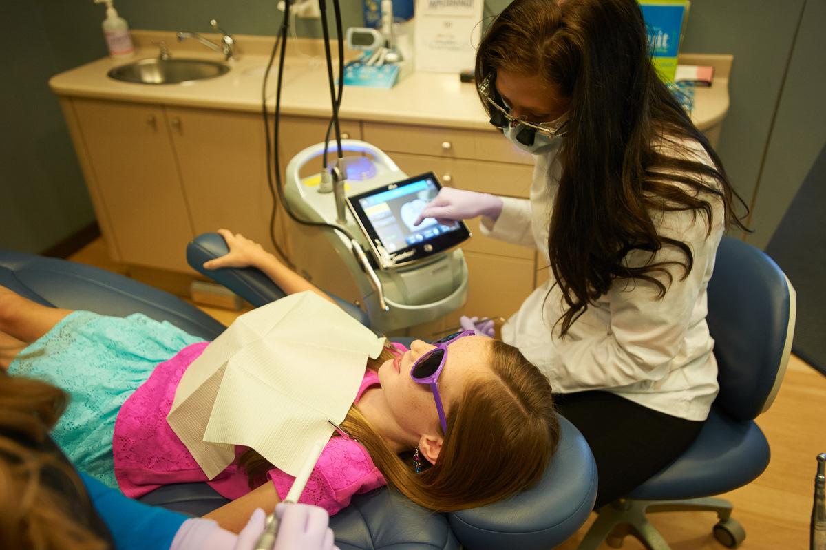 Dr. Stevens teaches kids about importance of healthy smile